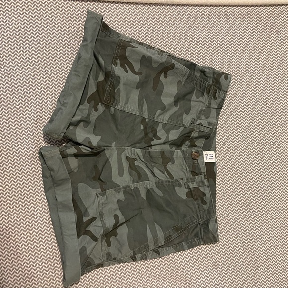GAP shorts. Multiple pairs - Picture 6 of 14